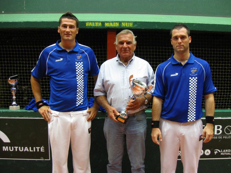 6 septembre 2009 vainqueurs Coupe d’Europe de gomme creuse à St Pé - 99.8 ko