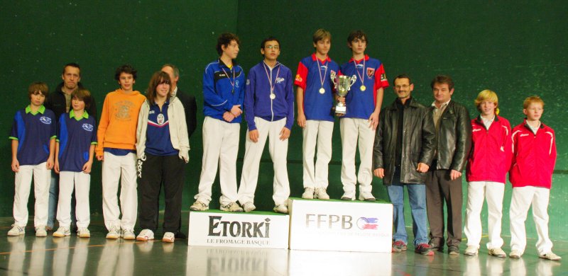 Le podium minime finaliste le CA Béglais Etienne Martin et Timothé Sender - 68.9 ko