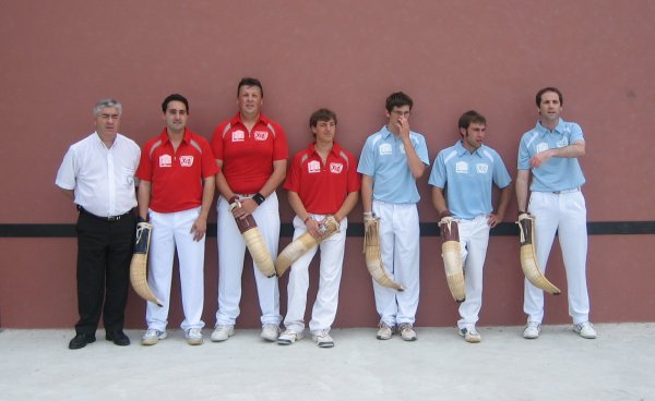 Armand BARANDAS et les joueurs de petit gant venus de la Côte Basque - 35.7 ko